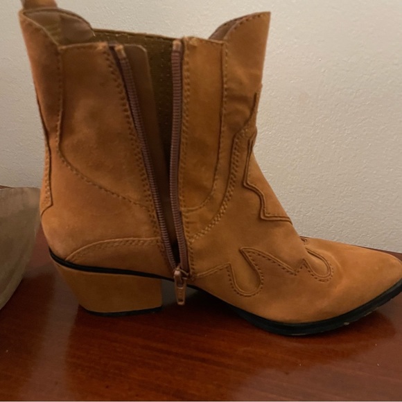 Aldo Suede Brown Boots Western Style Pointy Toes Size 8 - Picture 10 of 14